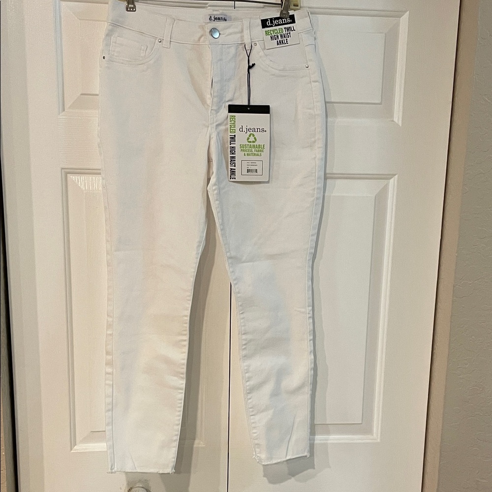 d. jeans Women's Ankle Cropped White Jeans